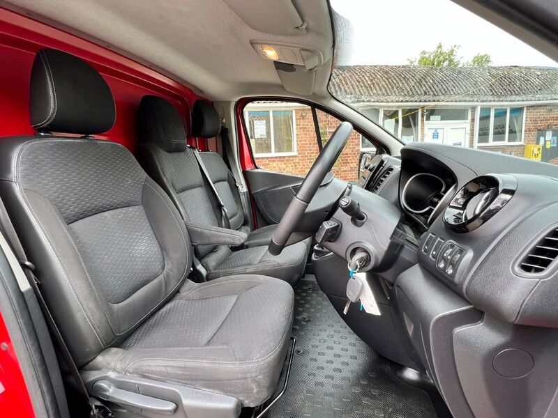 VAUXHALL VIVARO