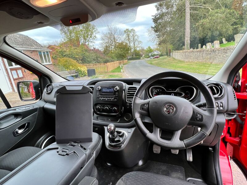 VAUXHALL VIVARO