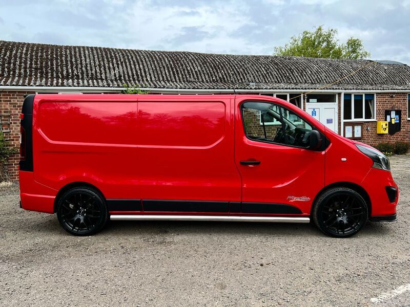 VAUXHALL VIVARO