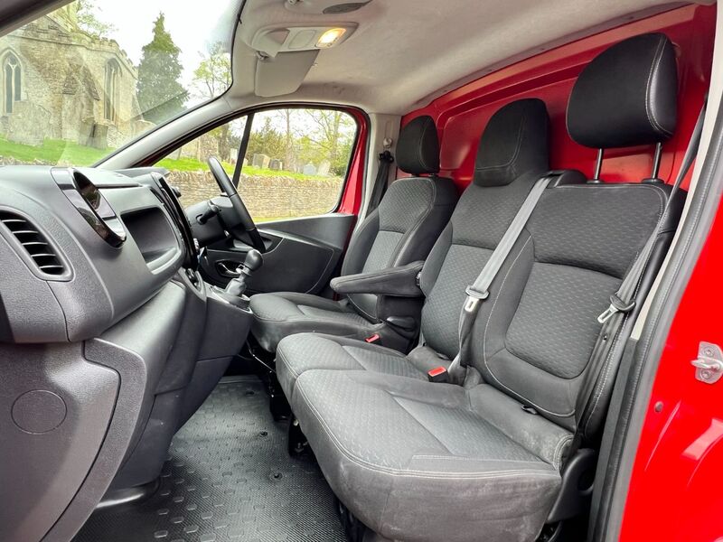 VAUXHALL VIVARO