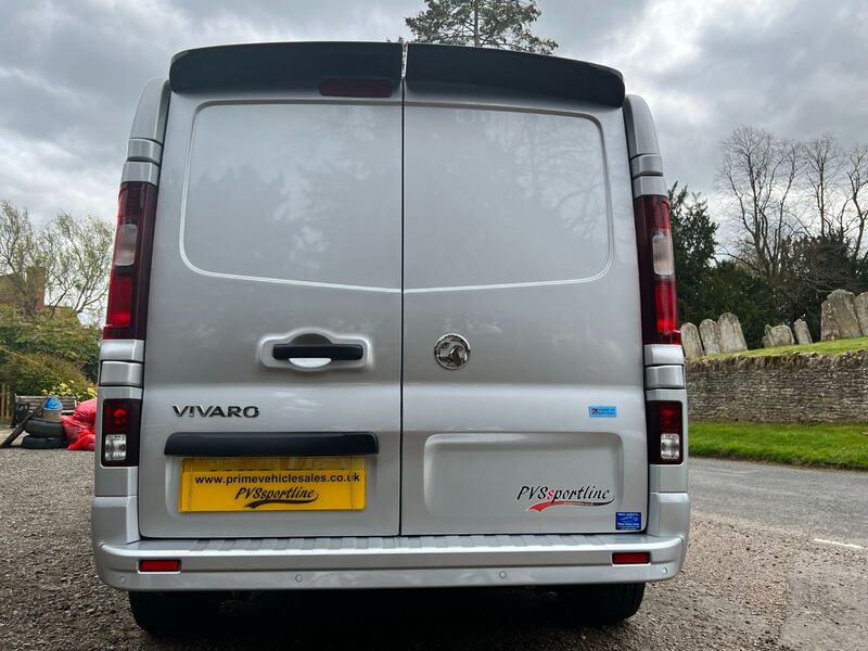 VAUXHALL VIVARO