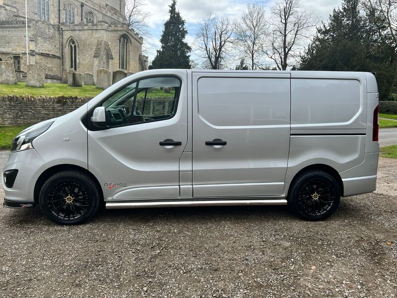 VAUXHALL VIVARO