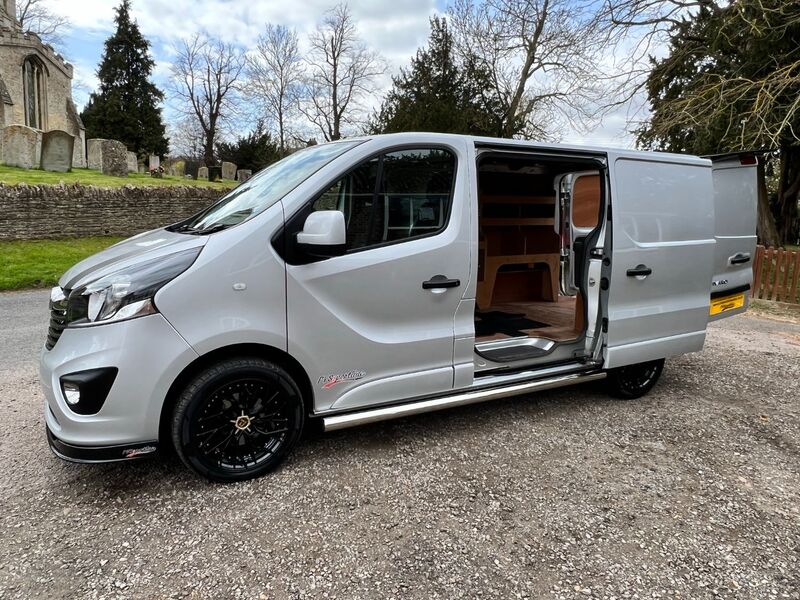 VAUXHALL VIVARO