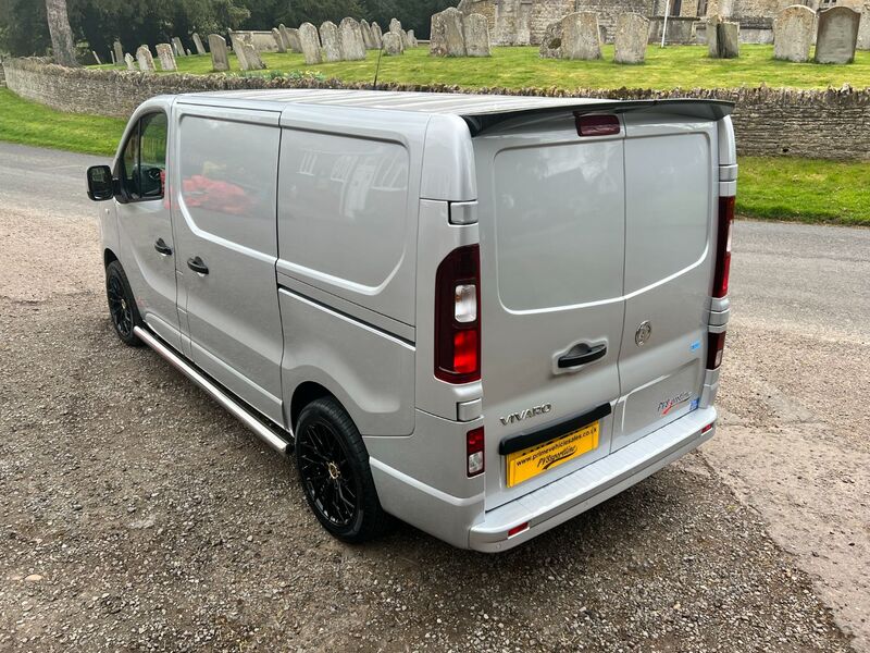 VAUXHALL VIVARO