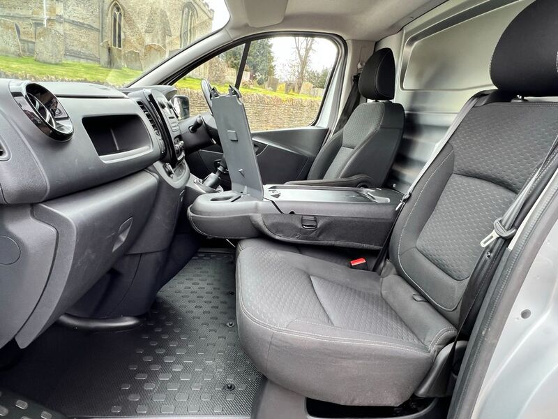 VAUXHALL VIVARO