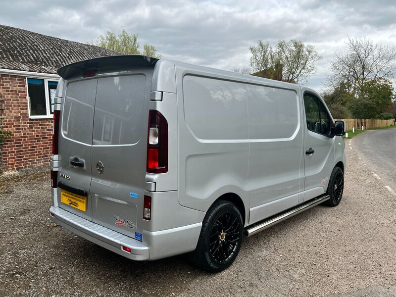 VAUXHALL VIVARO