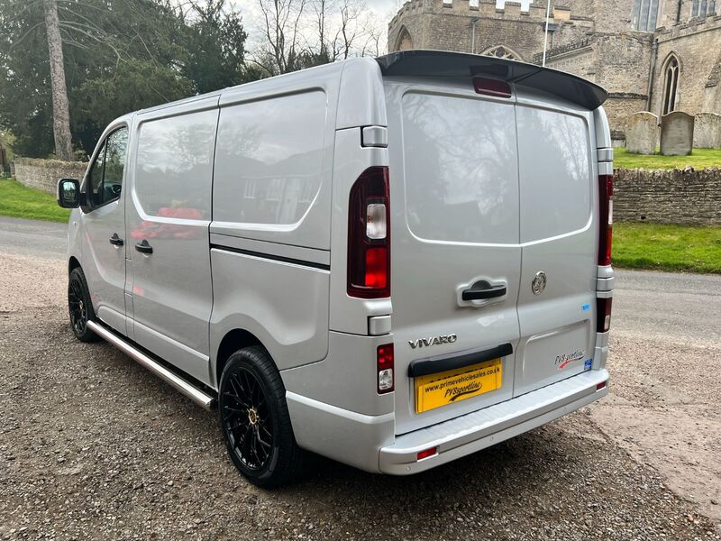 VAUXHALL VIVARO