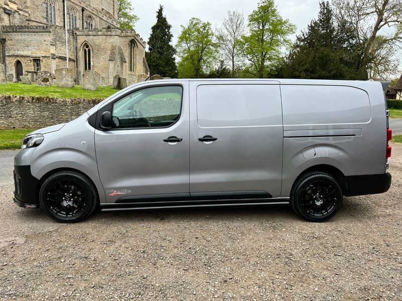 TOYOTA PROACE