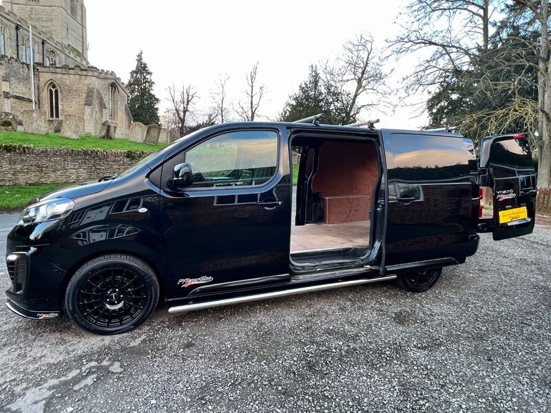 VAUXHALL VIVARO