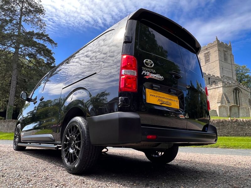 View TOYOTA PROACE L2 ICON PVSSPORTLINE EDITION