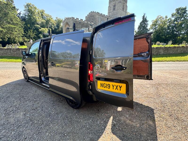 TOYOTA PROACE