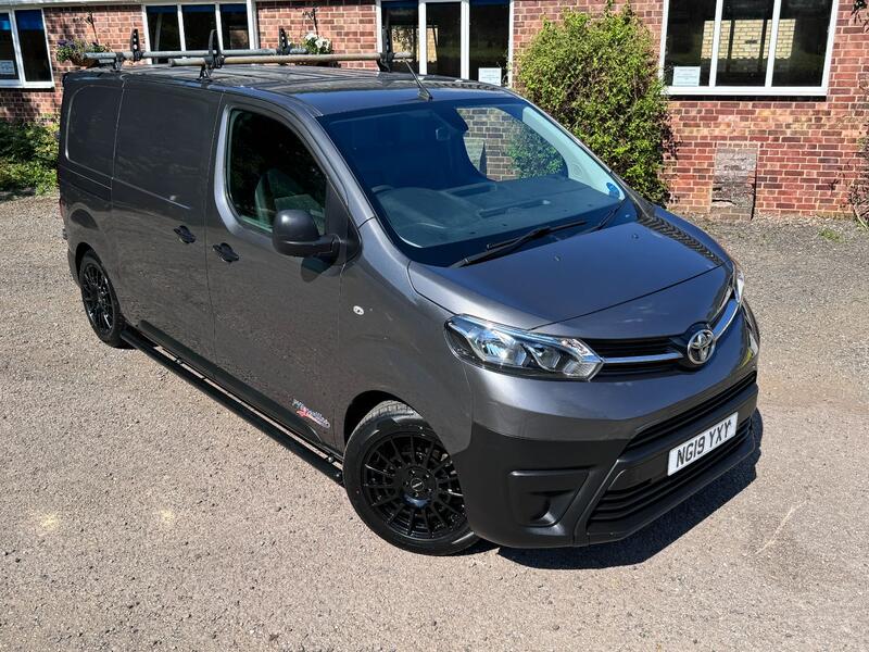 View TOYOTA PROACE 1.6 D Icon