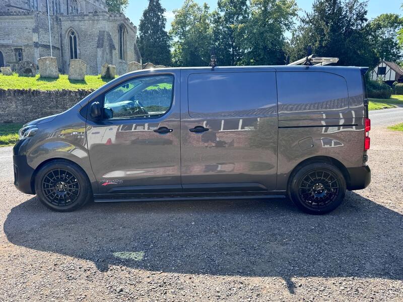 TOYOTA PROACE
