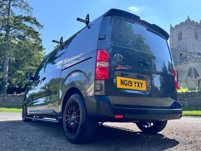 TOYOTA PROACE