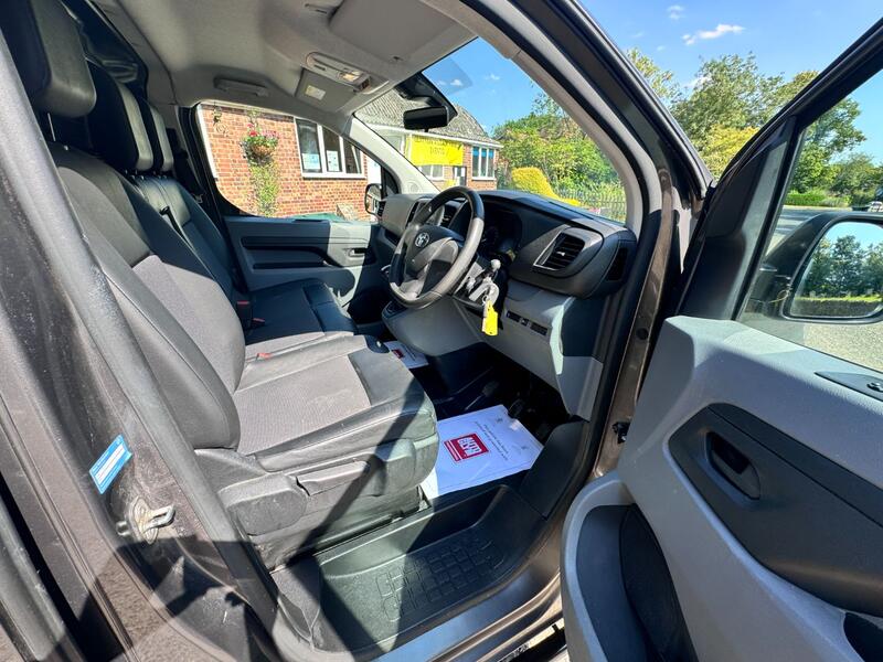 TOYOTA PROACE