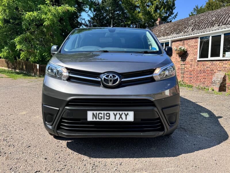 TOYOTA PROACE