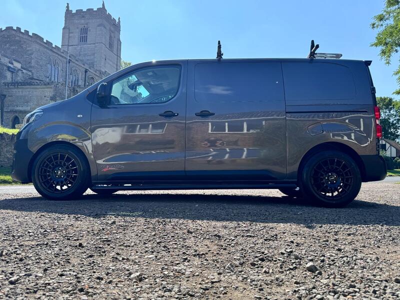 TOYOTA PROACE