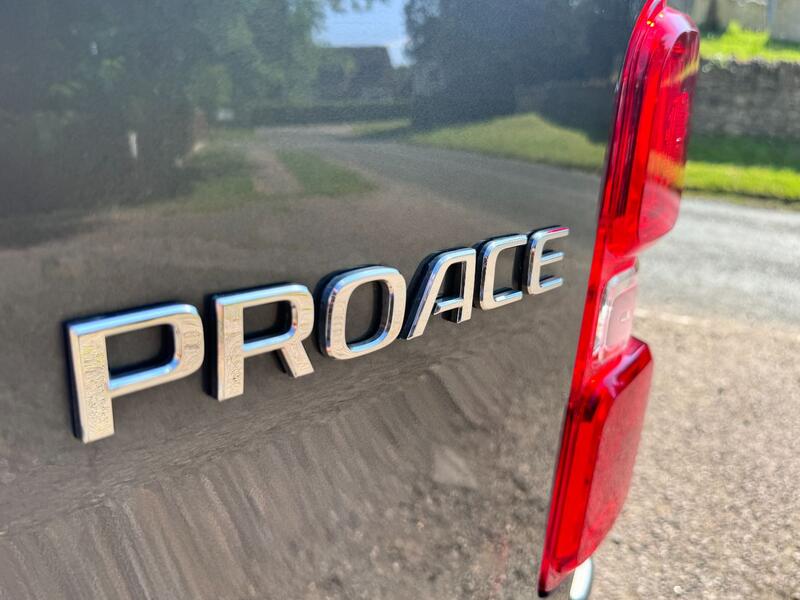 TOYOTA PROACE