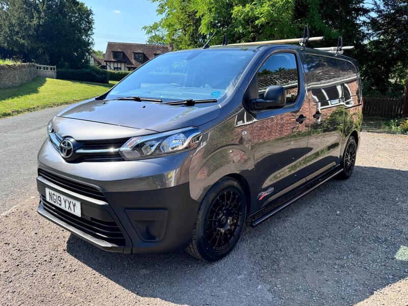 TOYOTA PROACE