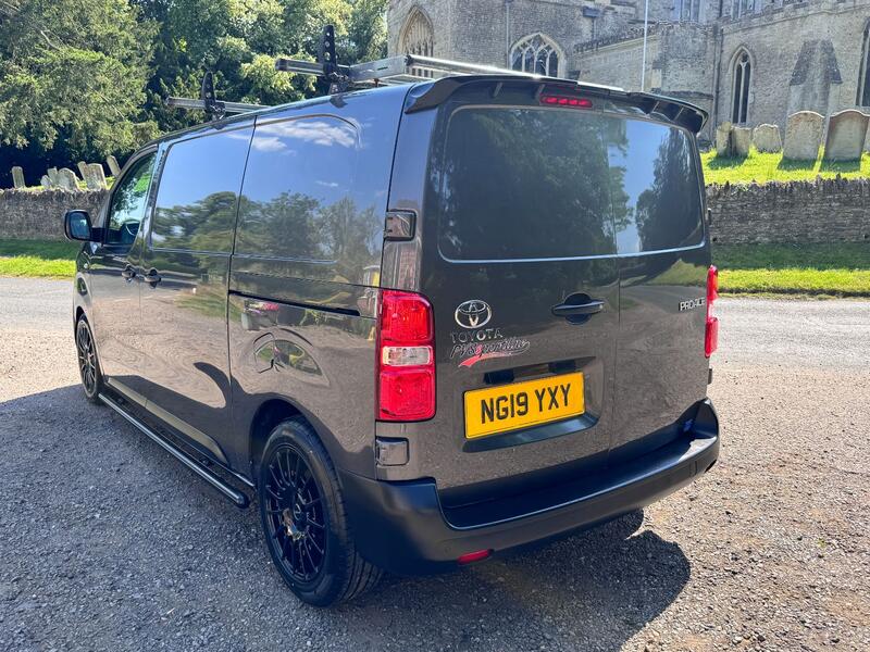 TOYOTA PROACE