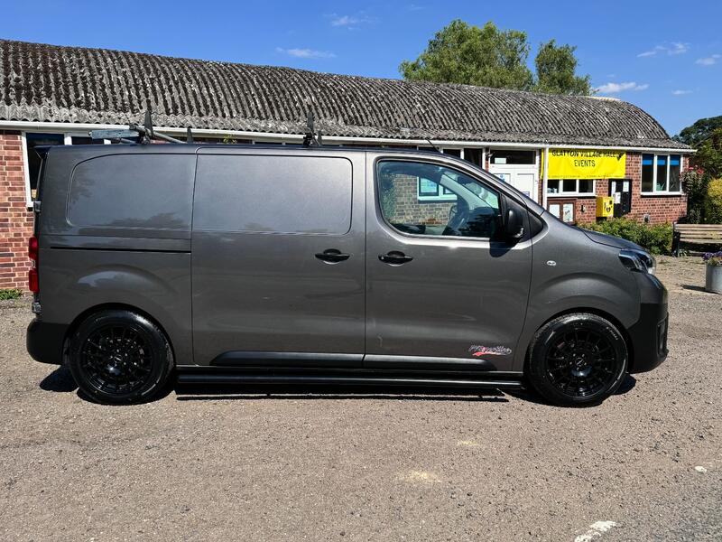 TOYOTA PROACE