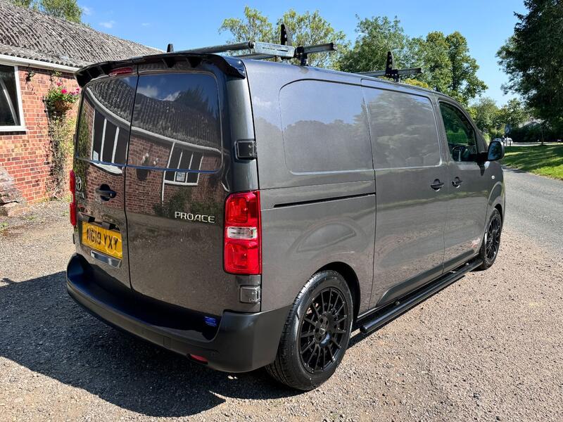 TOYOTA PROACE