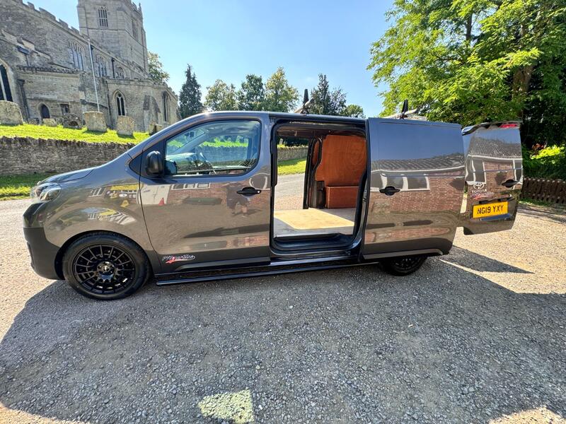 TOYOTA PROACE