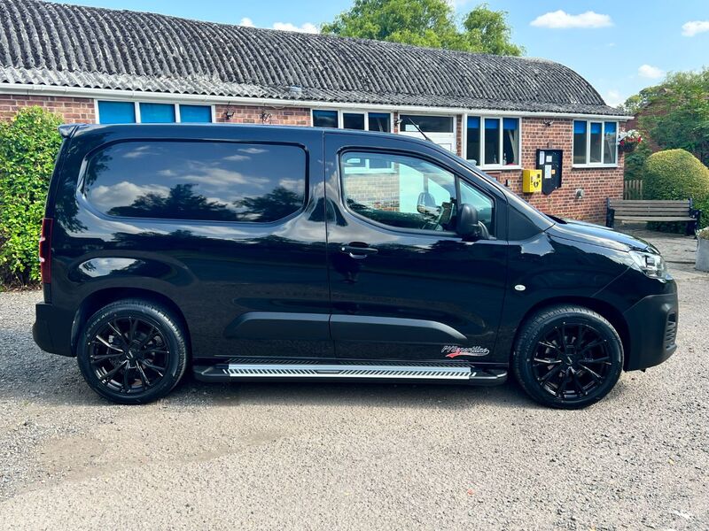 View CITROEN BERLINGO 650 ENTERPRISE M BLUEHDI PVSsportline Edition